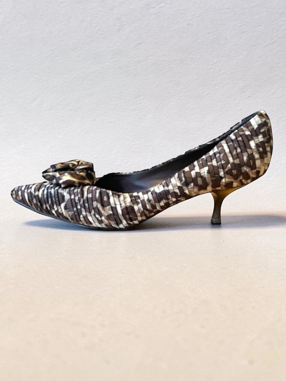BEVERLY FELDMAN PLEATED FABRIC LEOPARD PRINT HEELS SIZE 8 MEDIUM